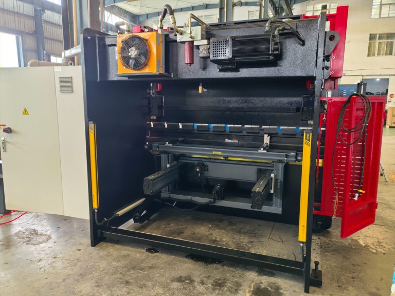 Élhajlító Delem DA53TX vezérléssel ipari környezetben