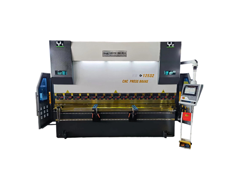 CNC élhajlító gép Delem DA53T vezérléssel ipari környezetben